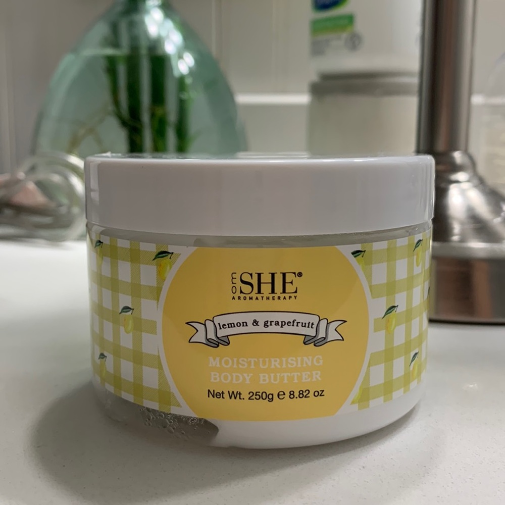 ON SHE AROMATHERAPY lemon & grapefruit moisturizing body butter